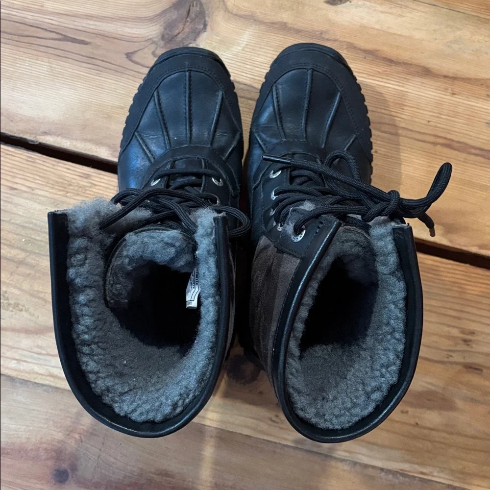 UGG Vibram 7.5 Black & Gray Adirondack II Boot Winter Rated Sheepskin Wool Liner